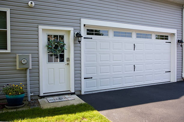 24/7 Emergency Garage Door Panel Replacement experts in Canon, GA